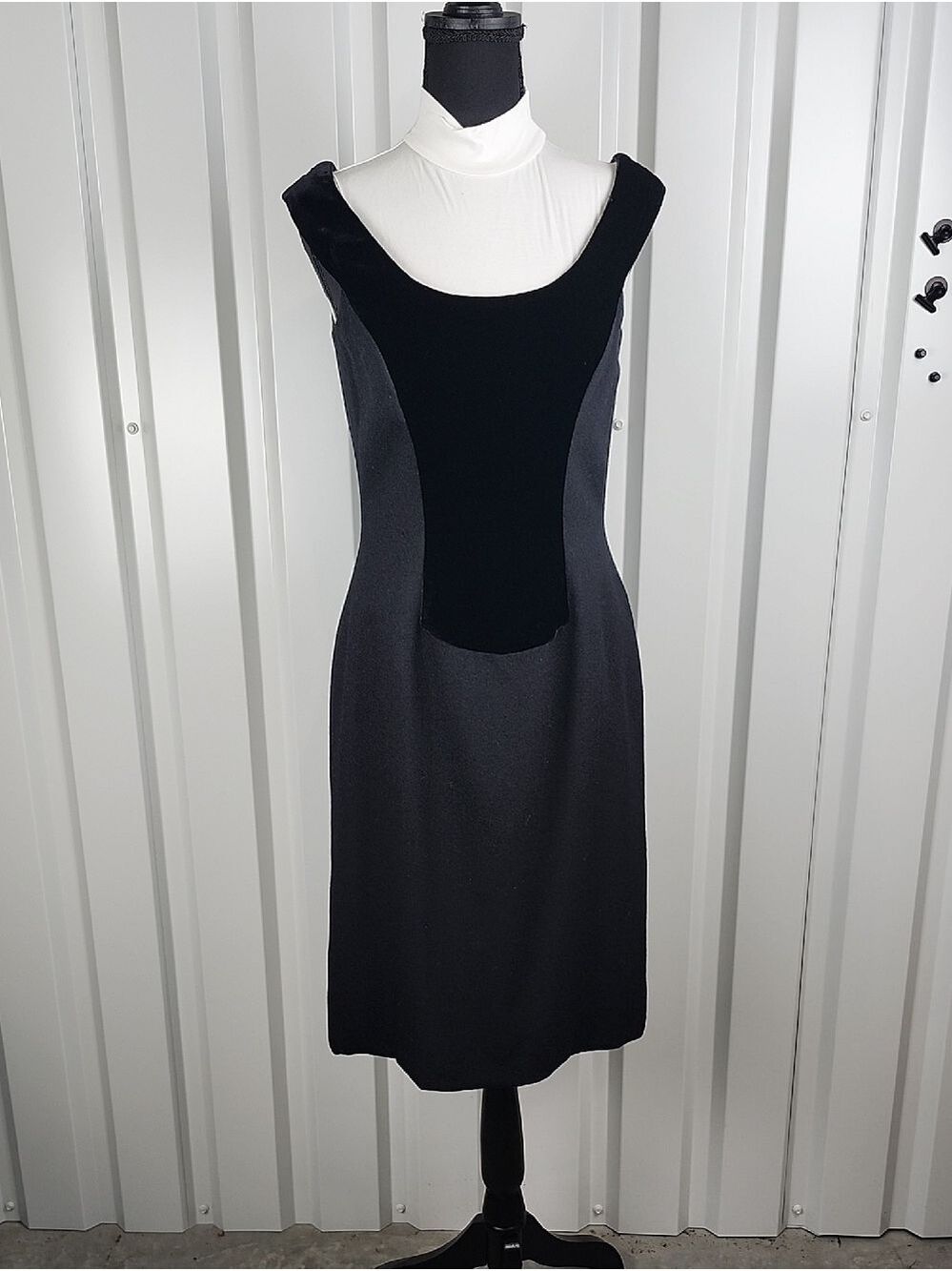 Carolina Herrera Vintage Womens Black Sleeveless Velvet Wool Sheath Dress Size 8